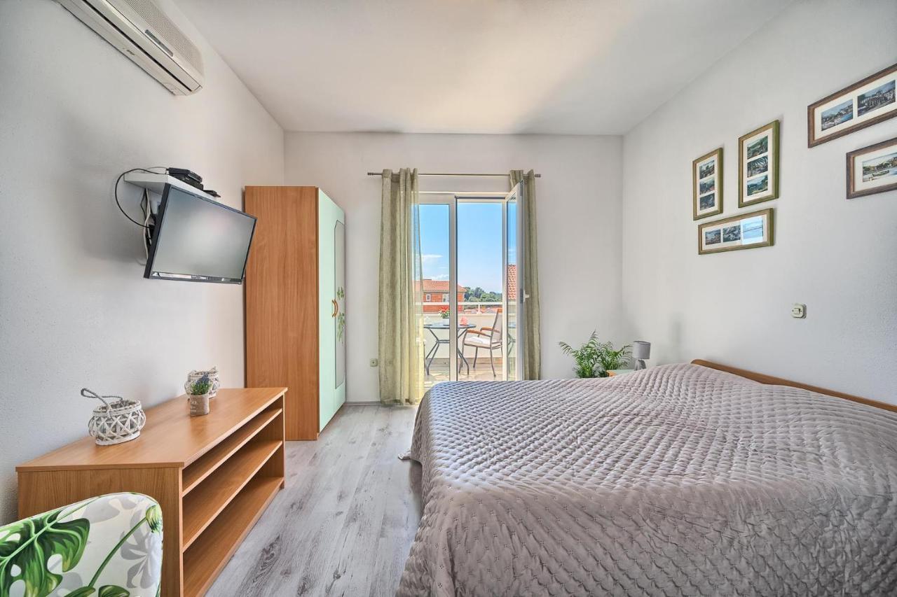 Apartments Irena Χβαρ Εξωτερικό φωτογραφία